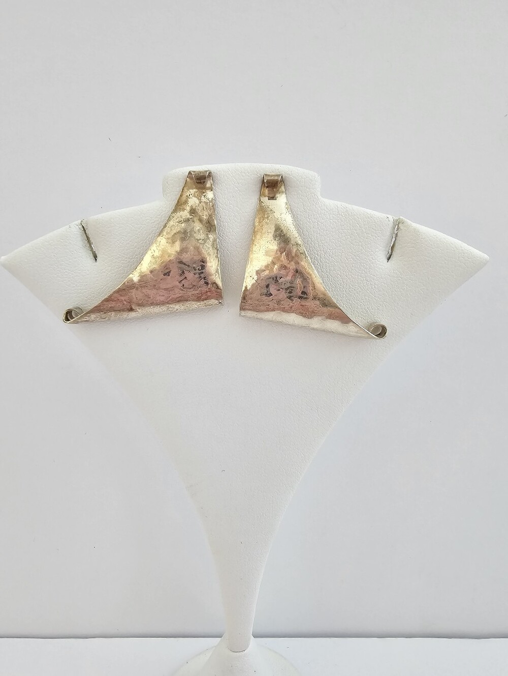 Vintage Modernist Sterling Silver Hammered Curved Sail Geometric Stud Earrings​